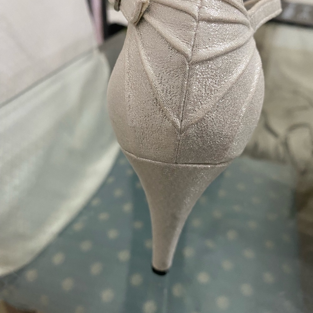 Kelly & katie Silver 3inch heels,sparkling like new cond  prom or Wedding - Picture 9 of 9